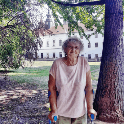 Deník: O babi Nezmar a kostelovým „tour“