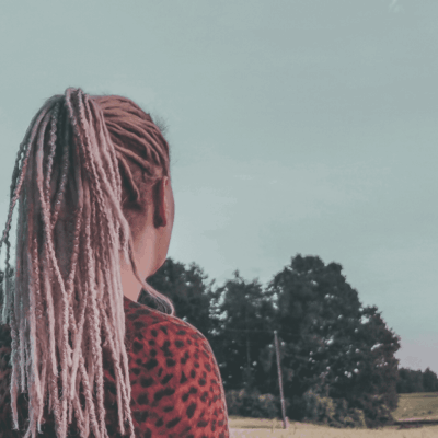 Jsou ženy „slabší pohlaví“ a je „feministka“ nadávka?