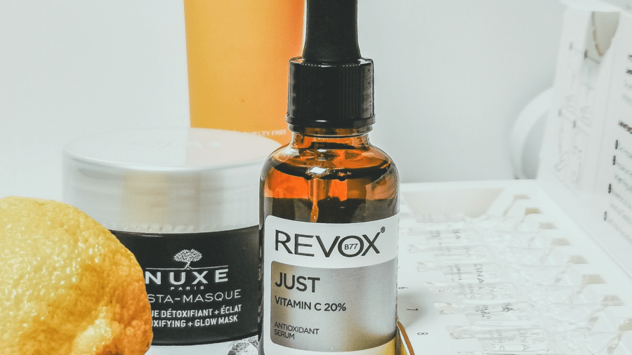 Jak účinně detoxikovat pleť a tip na vyzkoušené produkty s vitamínem C